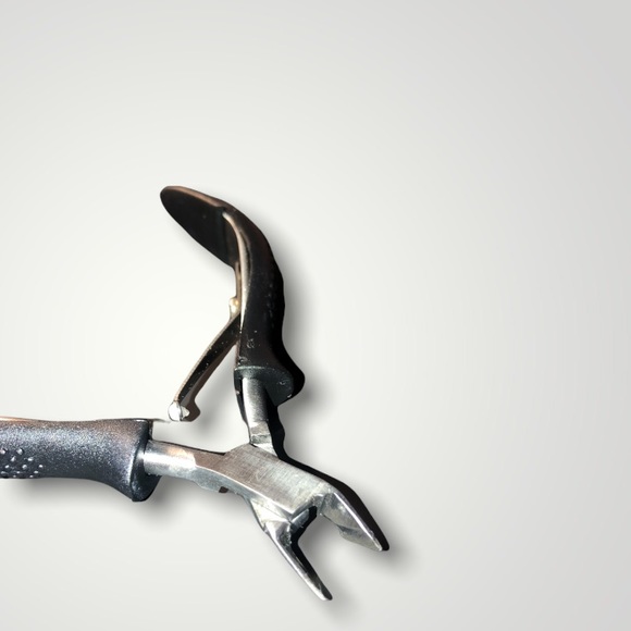 QUO BEAUTY Soft Grip Cuticle Nipper 1/2 Jaw - Picture 6 of 8